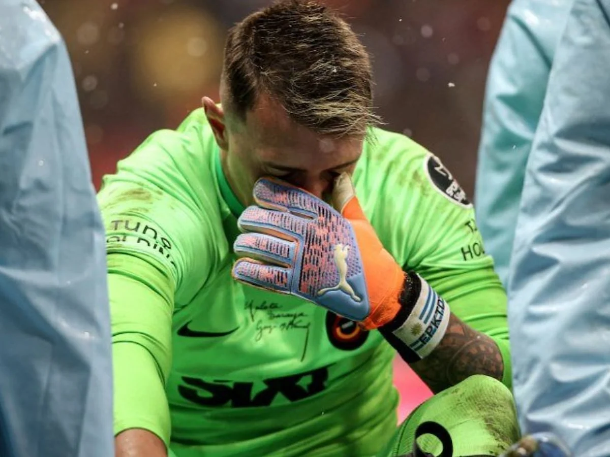Galatasaray kalecisi Muslera hayatının golünü banka şube müdüründen yedi