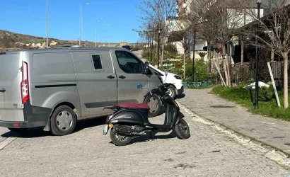 izmir-de-guvenlikleri-darp-edip-banka-aracini-19457647_amp