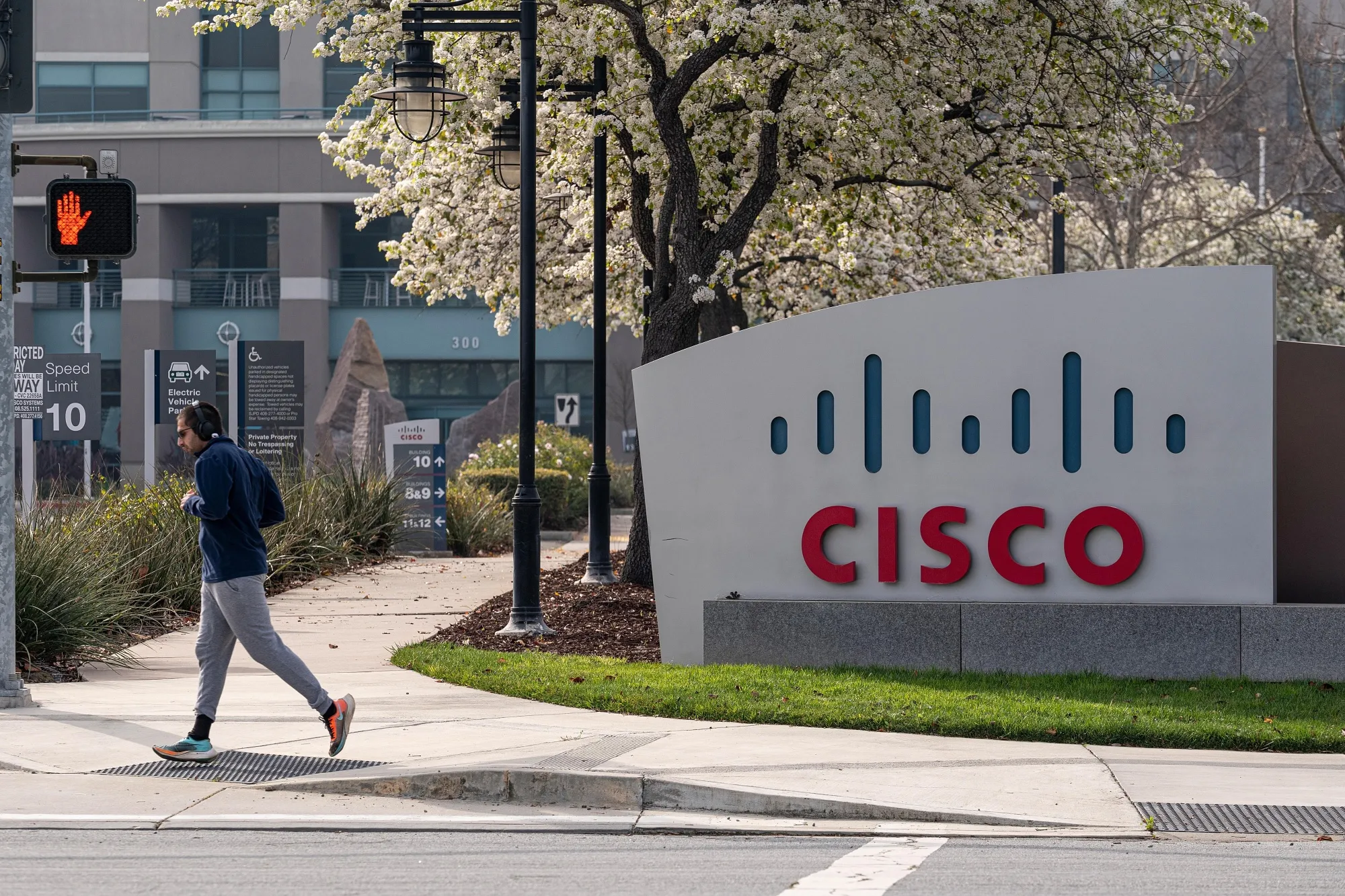 Cisco 4 bin çalışanını işten çıkarıyor