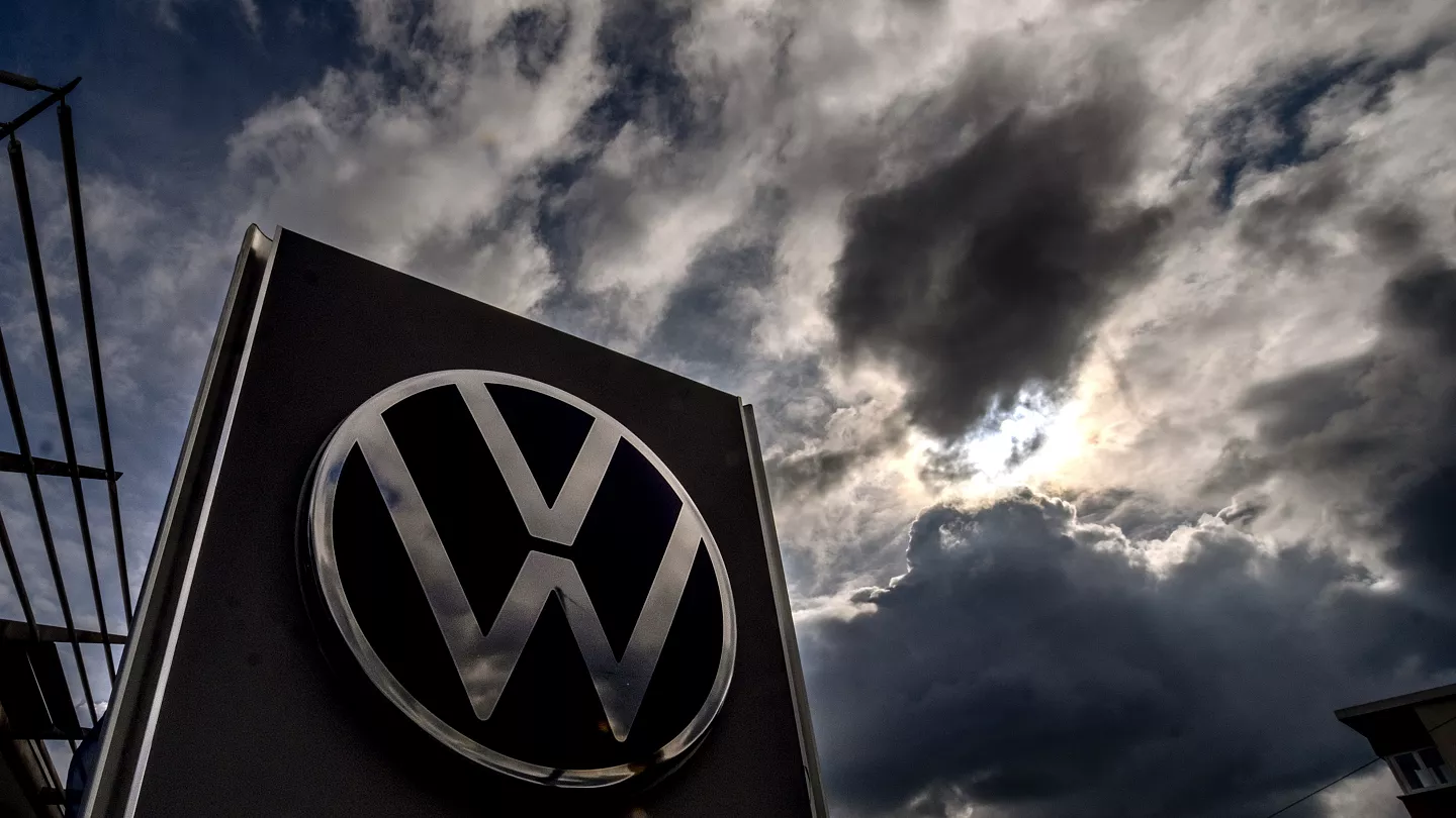 Volkswagen’de Tarihi Deprem: Denetleme Kurulu 50 Bin Kişilik İşten Çıkarma Planını Onayladı!